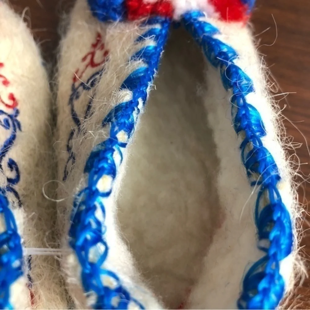 Minas‎ Greek handmade children’s Leather and wool slippers Pom-pom Size 3